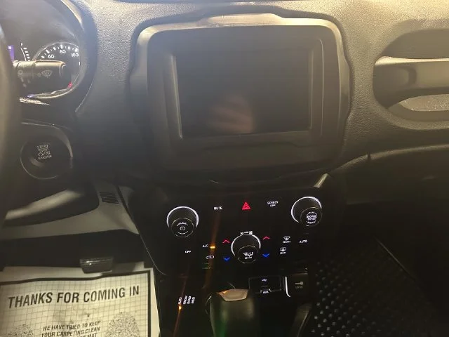 Used 2020 Black Jeep Latitude 4x4 image 10