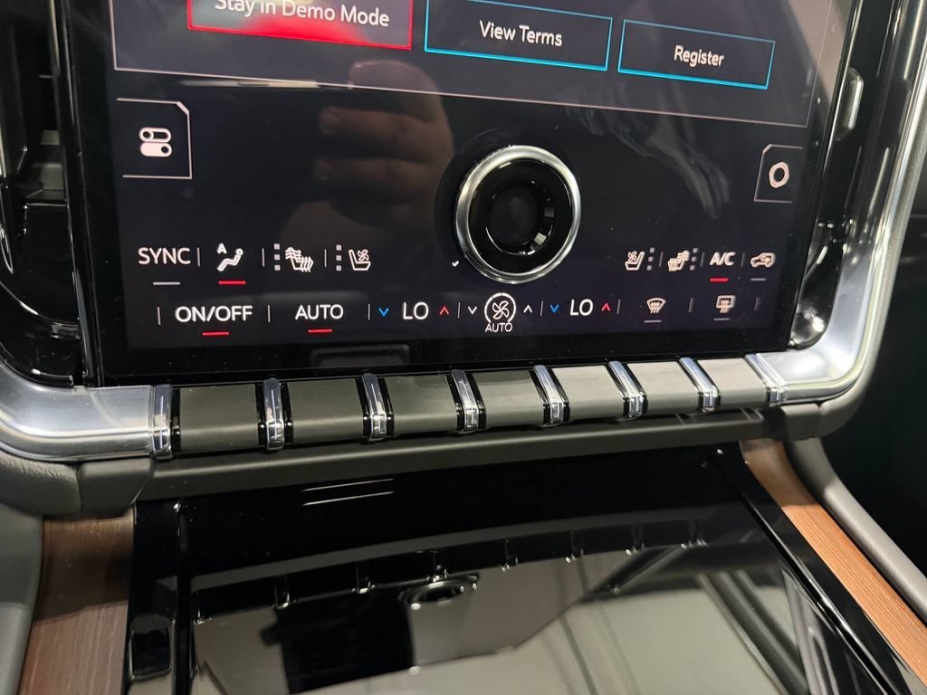 2026 GMC Yukon Denali - Photo 21