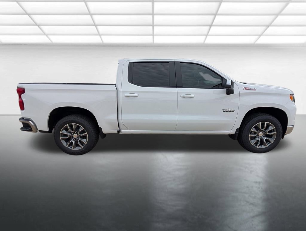 New 2026 Summit White Chevrolet LT image 31