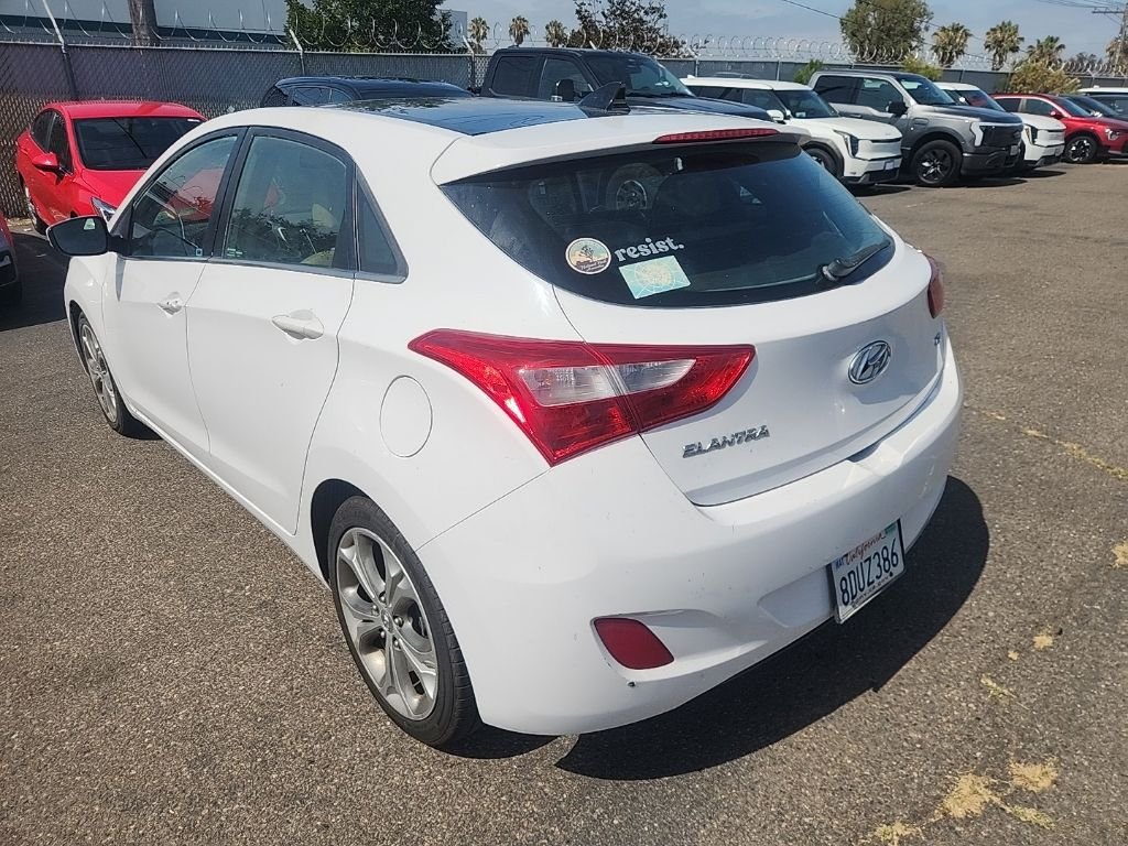 Used 2013 White Hyundai Base image 11