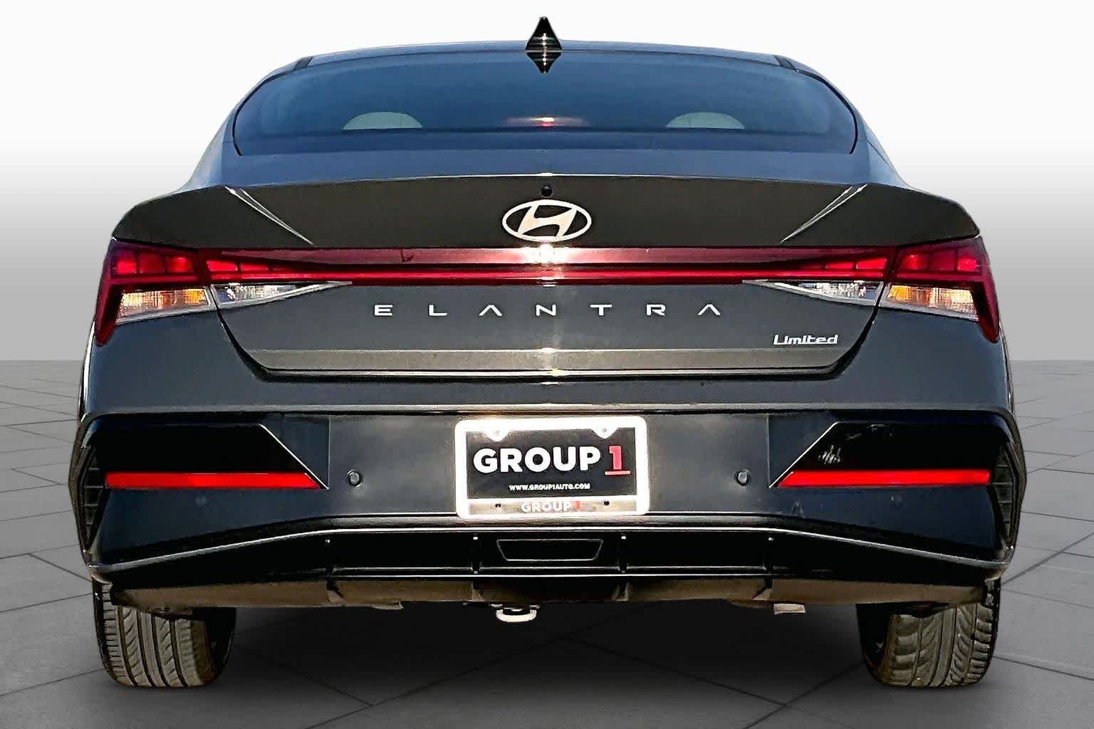 Used 2025 Ultimate Red Hyundai SEL Sport image 5