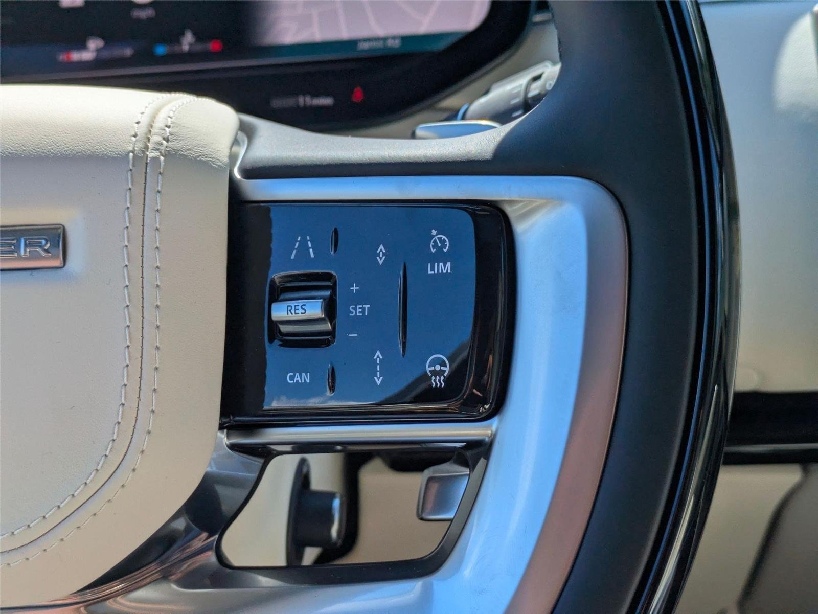 New 2026 Ostuni Pearl White Land Rover Autobiography image 18