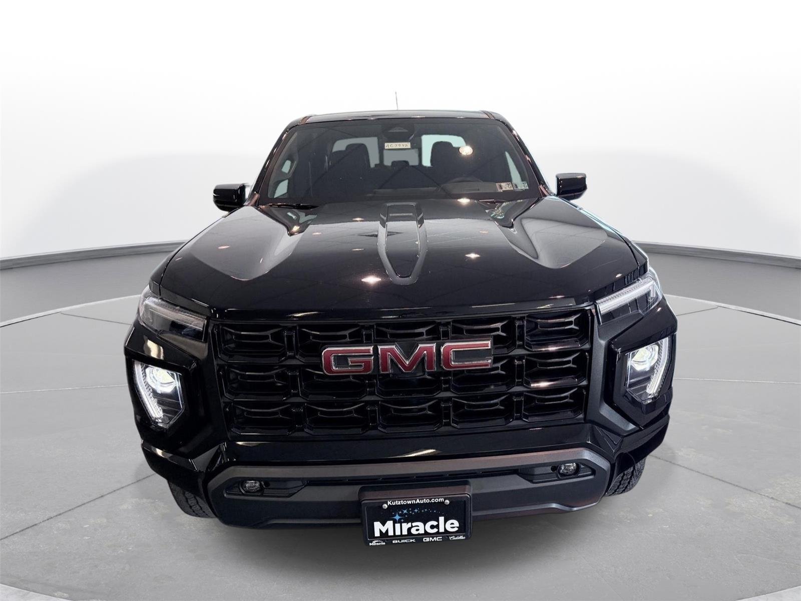 Used 2025 Onyx Black GMC Elevation image 17