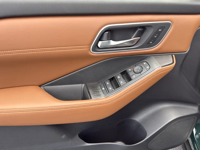 New 2026 Obsidian Green Pearl Nissan Platinum image 24