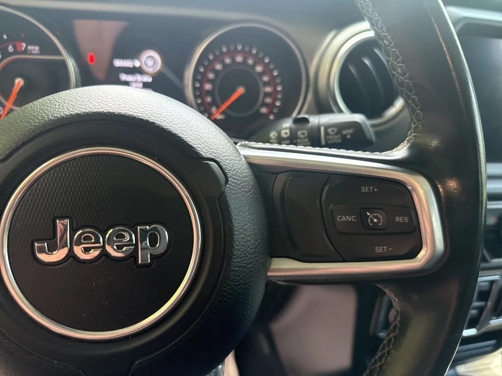 Used 2020 Green Jeep Unlimited Sahara image 19