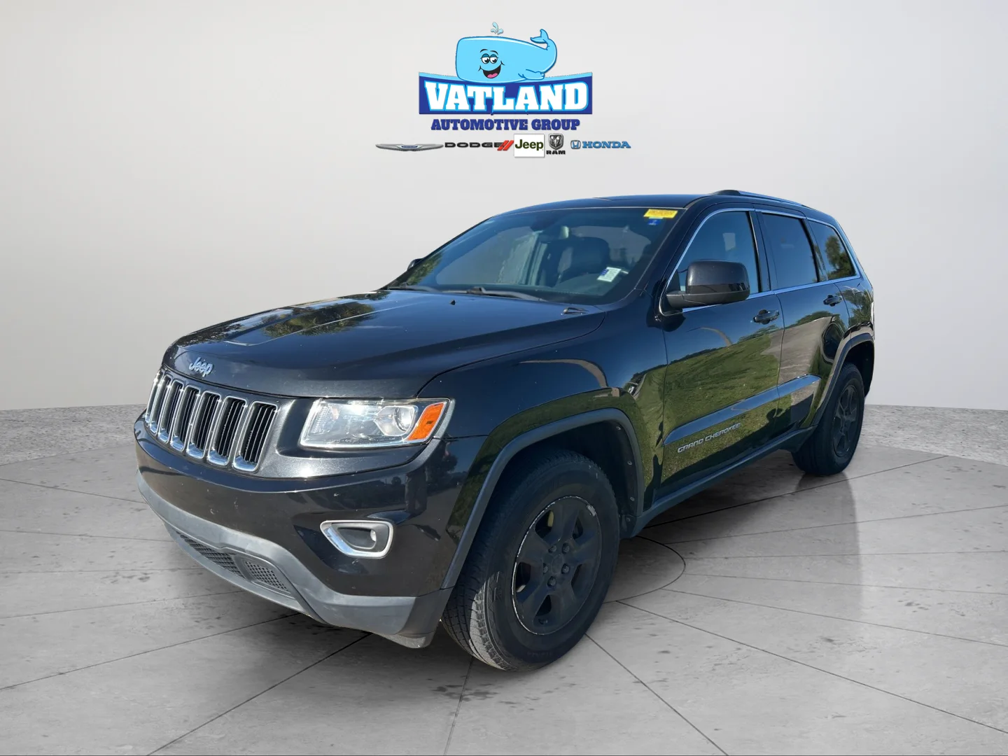 Used 2016 Brilliant Black Crystal Pearlcoat Jeep Laredo image 1