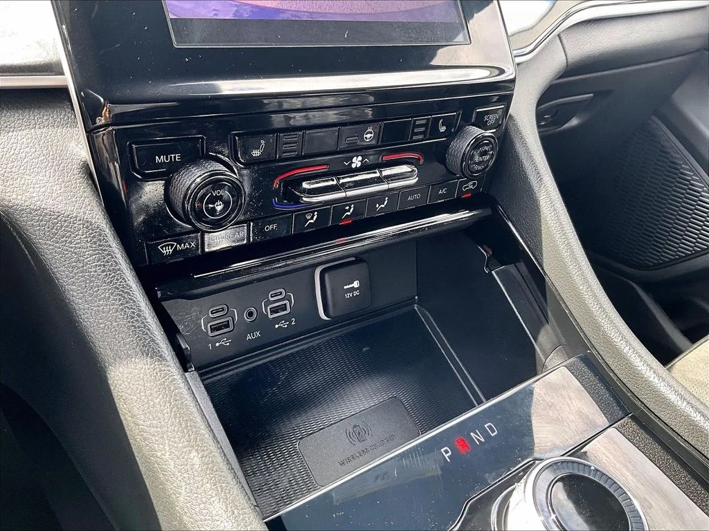 Used 2023 Black Jeep Altitude X image 32