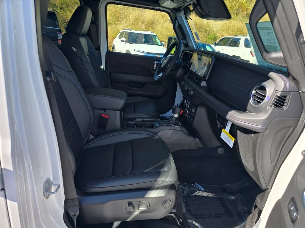 New 2026 White/off-white Jeep Sport image 24