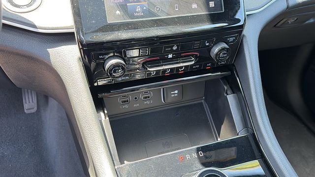 Used 2023 White Jeep Altitude image 17