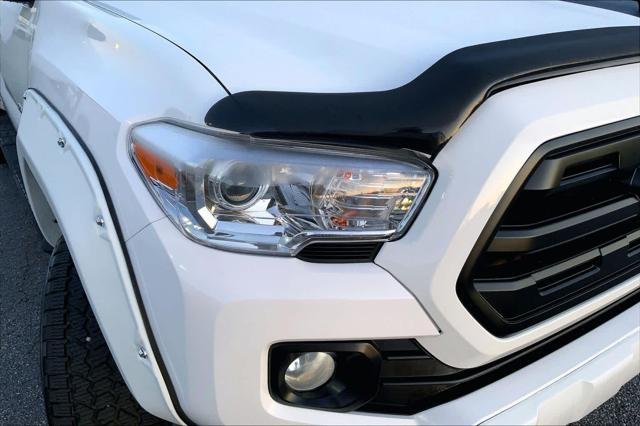 Certified Used 2017 SUPER WHITE Toyota  image 26
