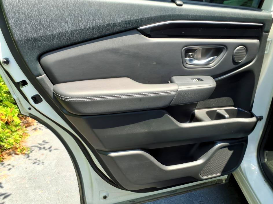 Used 2023 Platinum White Pearl Honda Touring image 14