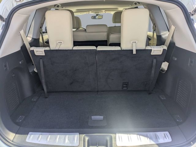 Used 2019 White INFINITI LUXE image 12
