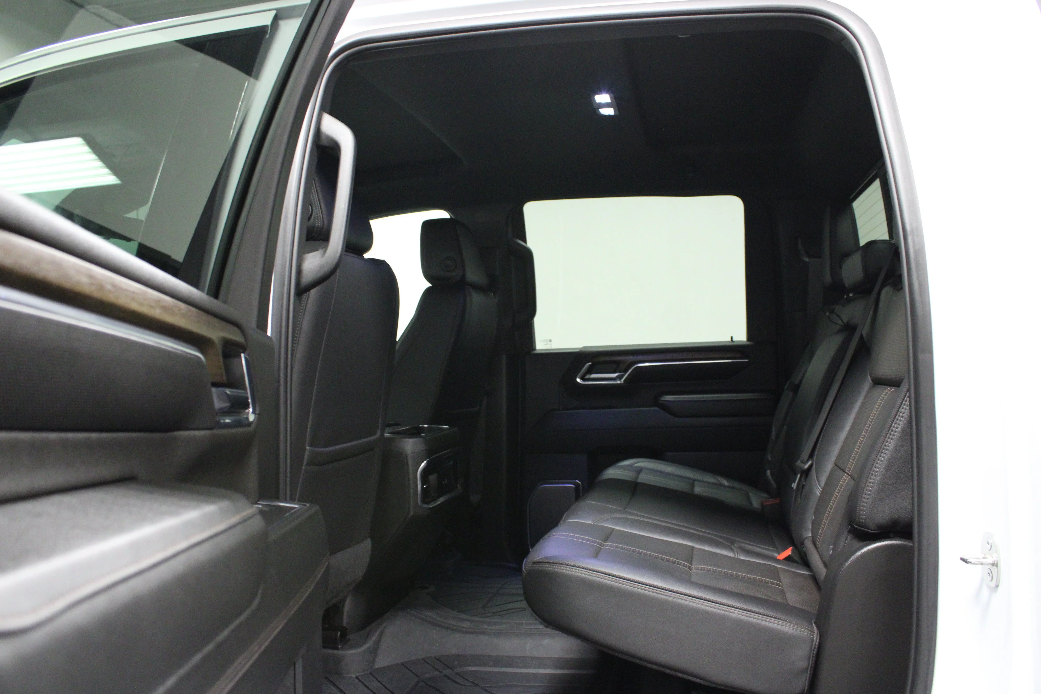 Used 2024 Iridescent Pearl Tricoat Chevrolet High Country image 13