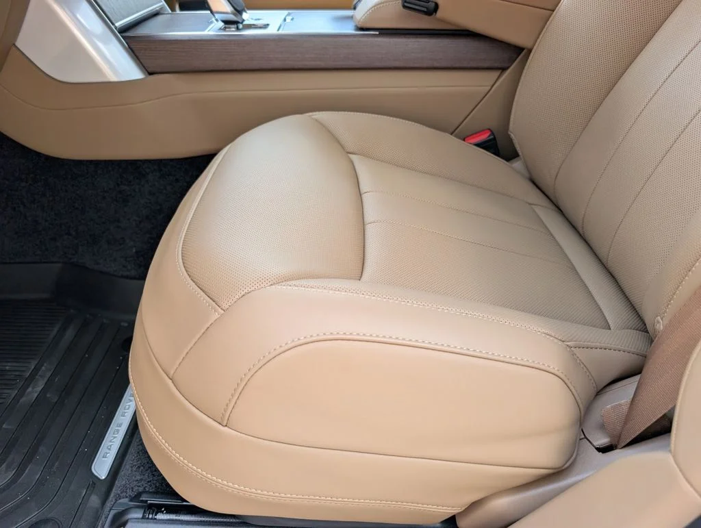 New 2026 Charente Grey Land Rover SE image 22