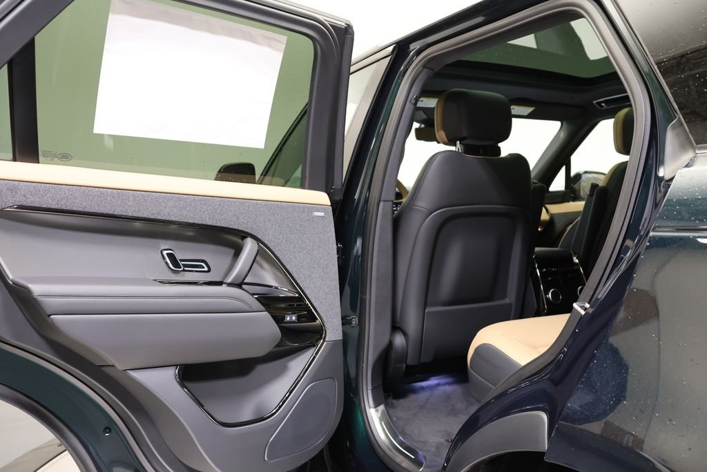 New 2026 British Racing Green Land Rover Dynamic SE image 33