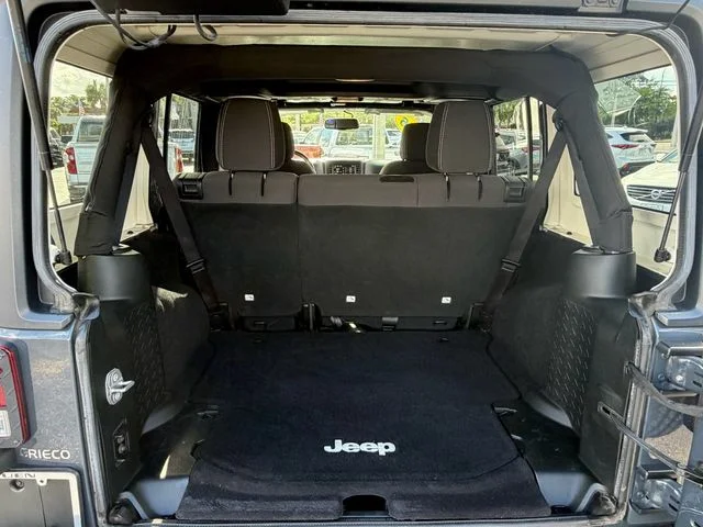 Used 2016 Gray Jeep Unlimited Sahara image 13