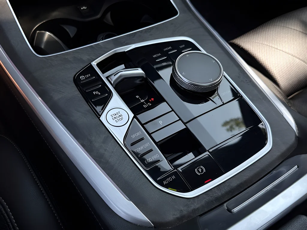 Used 2024 Gray BMW sDrive40i image 13