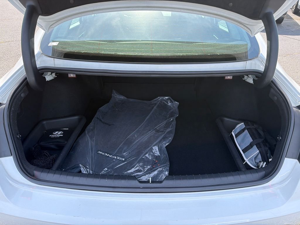 Used 2023 White Hyundai SEL image 18