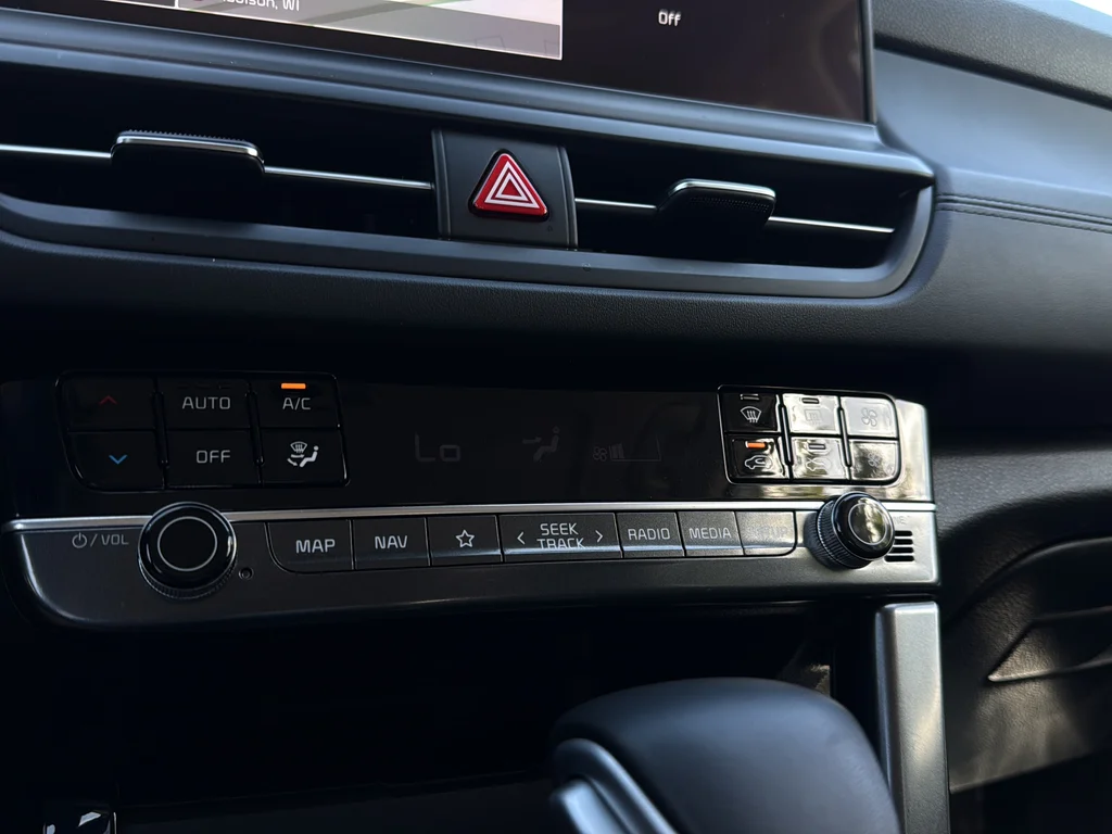 Used 2024 Snow White Pearl Kia SX image 18