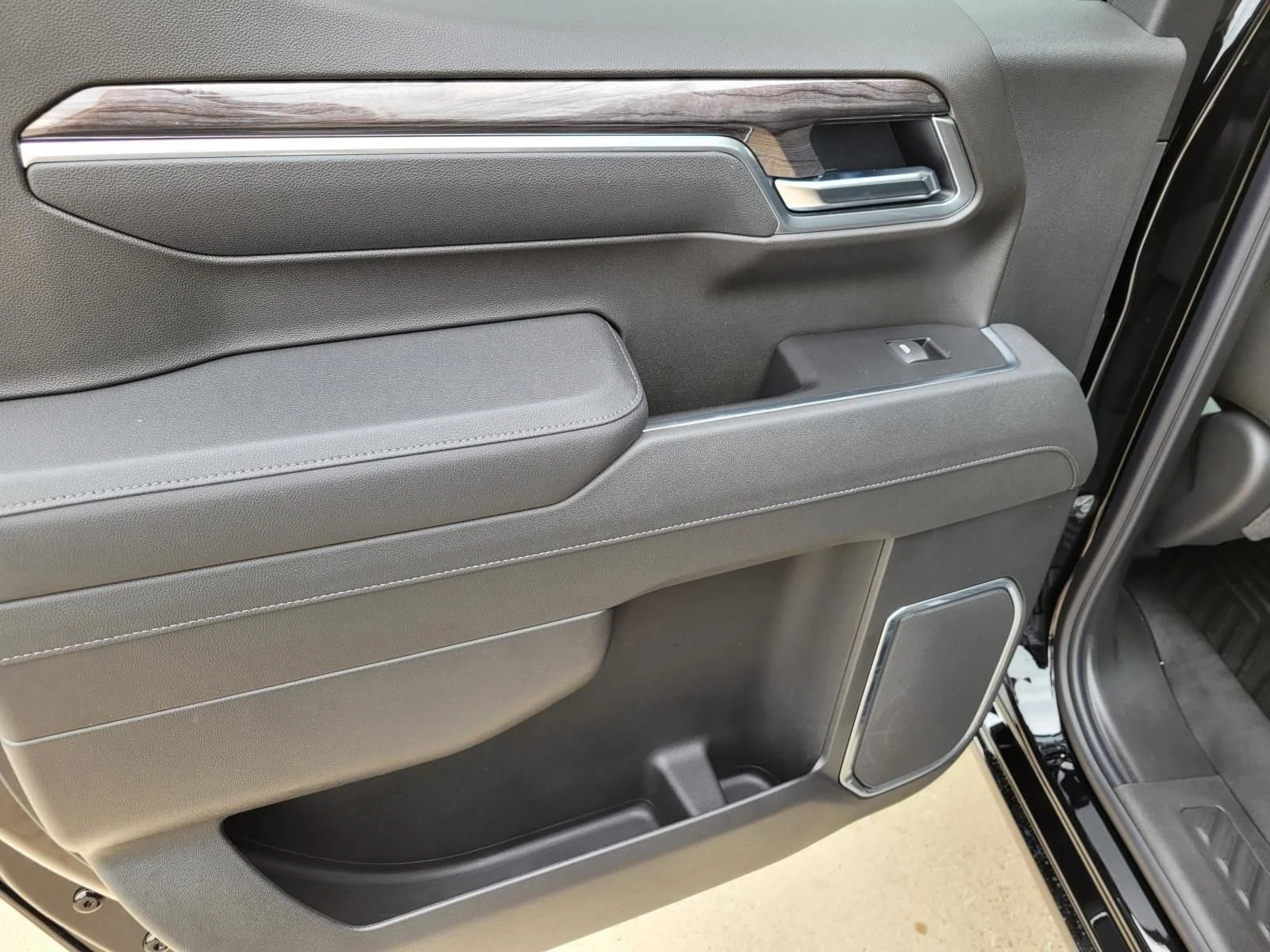 2026 Chevrolet Silverado 1500 LTZ - Photo 7