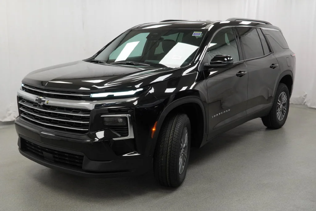 New 2027 Mosaic Black Metallic Chevrolet LT image 4