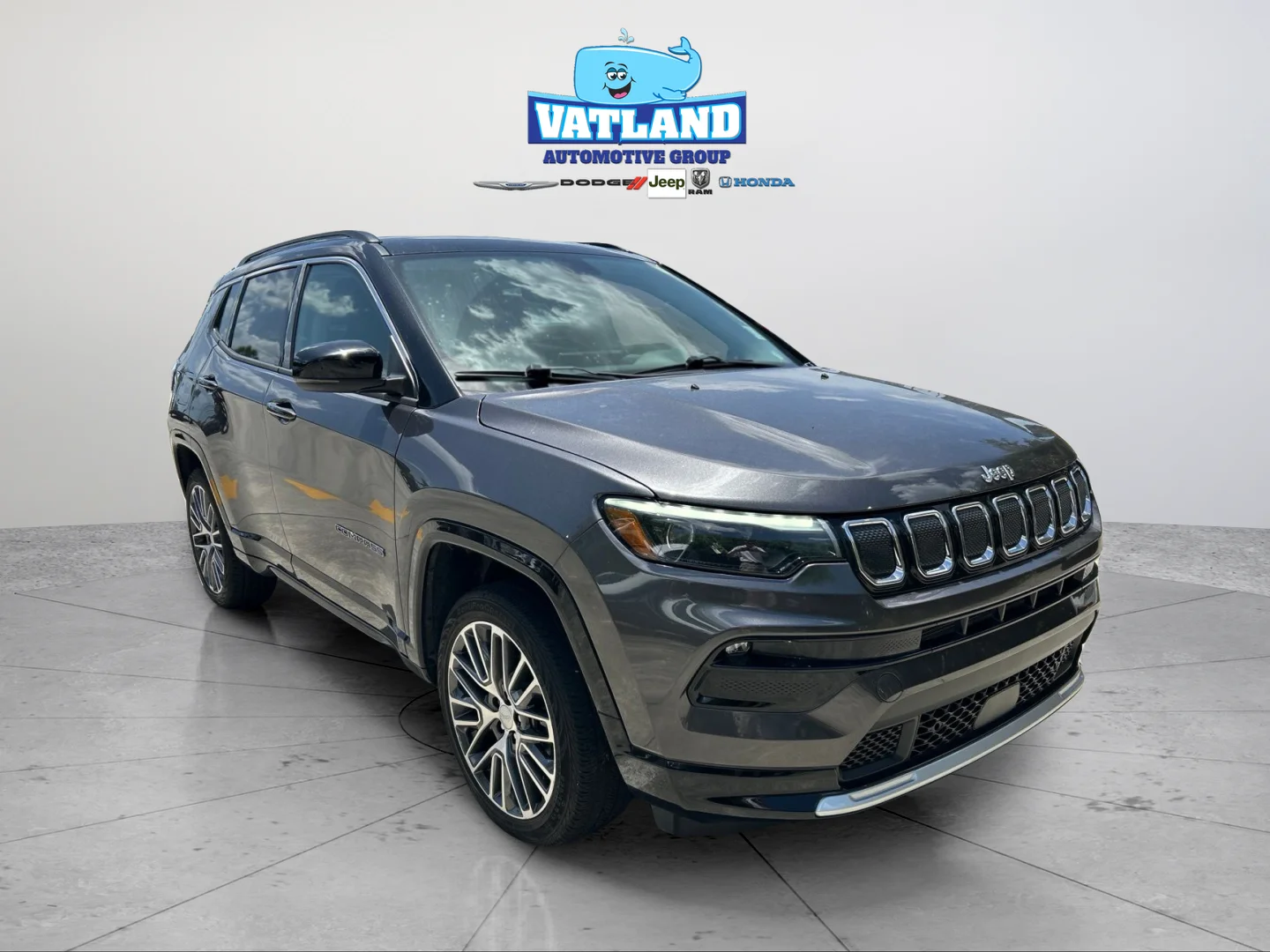 Used 2022 Crystal Metallic Jeep Limited image 22