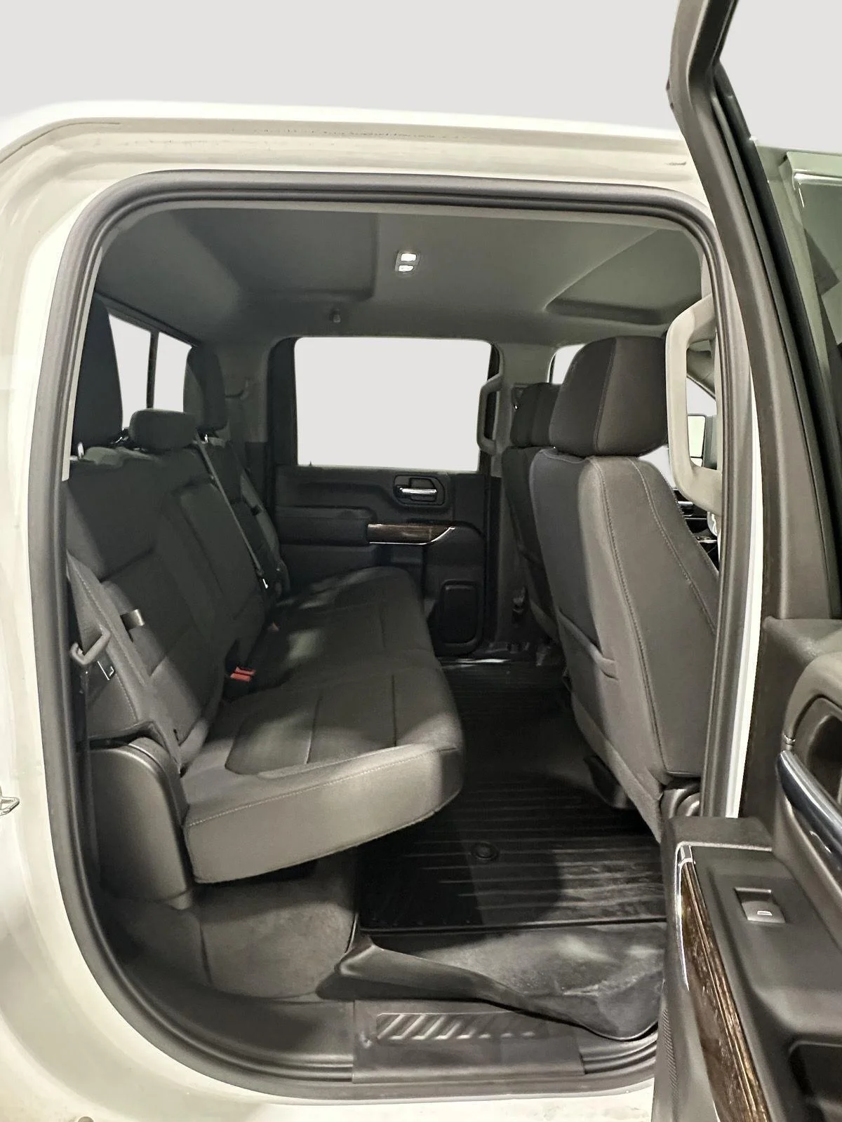 Used 2023 Summit White GMC SLE DRW image 24