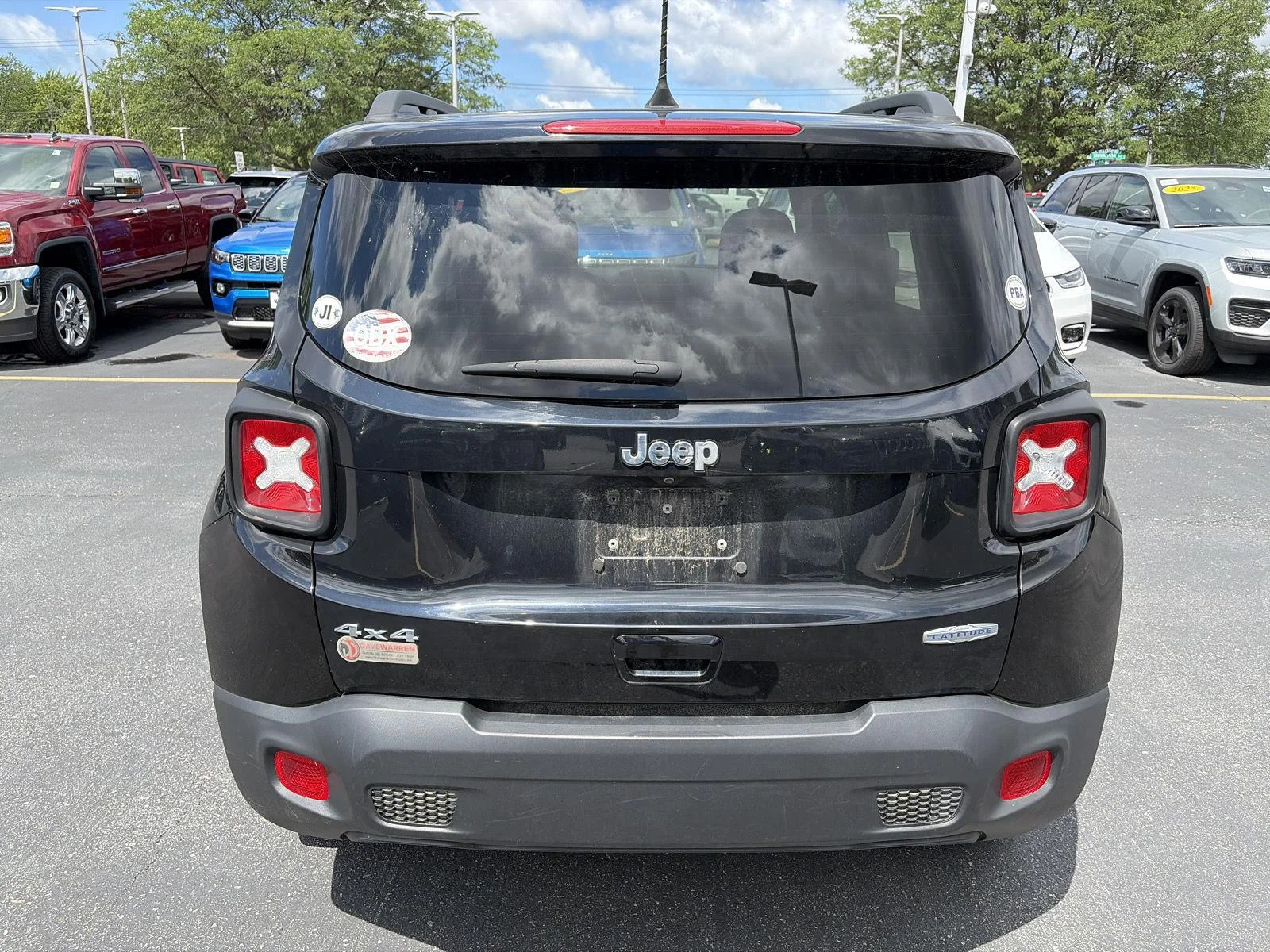 Used 2019 Black Clearcoat Jeep Latitude image 8