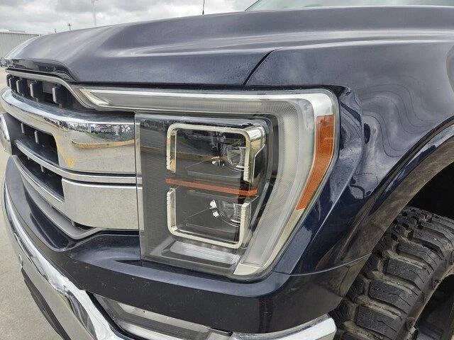 Used 2022 Antimatter Blue Metallic Ford LARIAT image 10