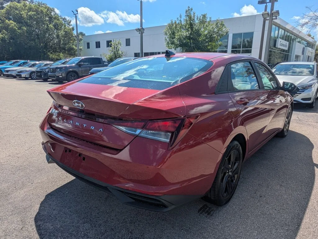 Used 2023 Red Hyundai SEL image 4