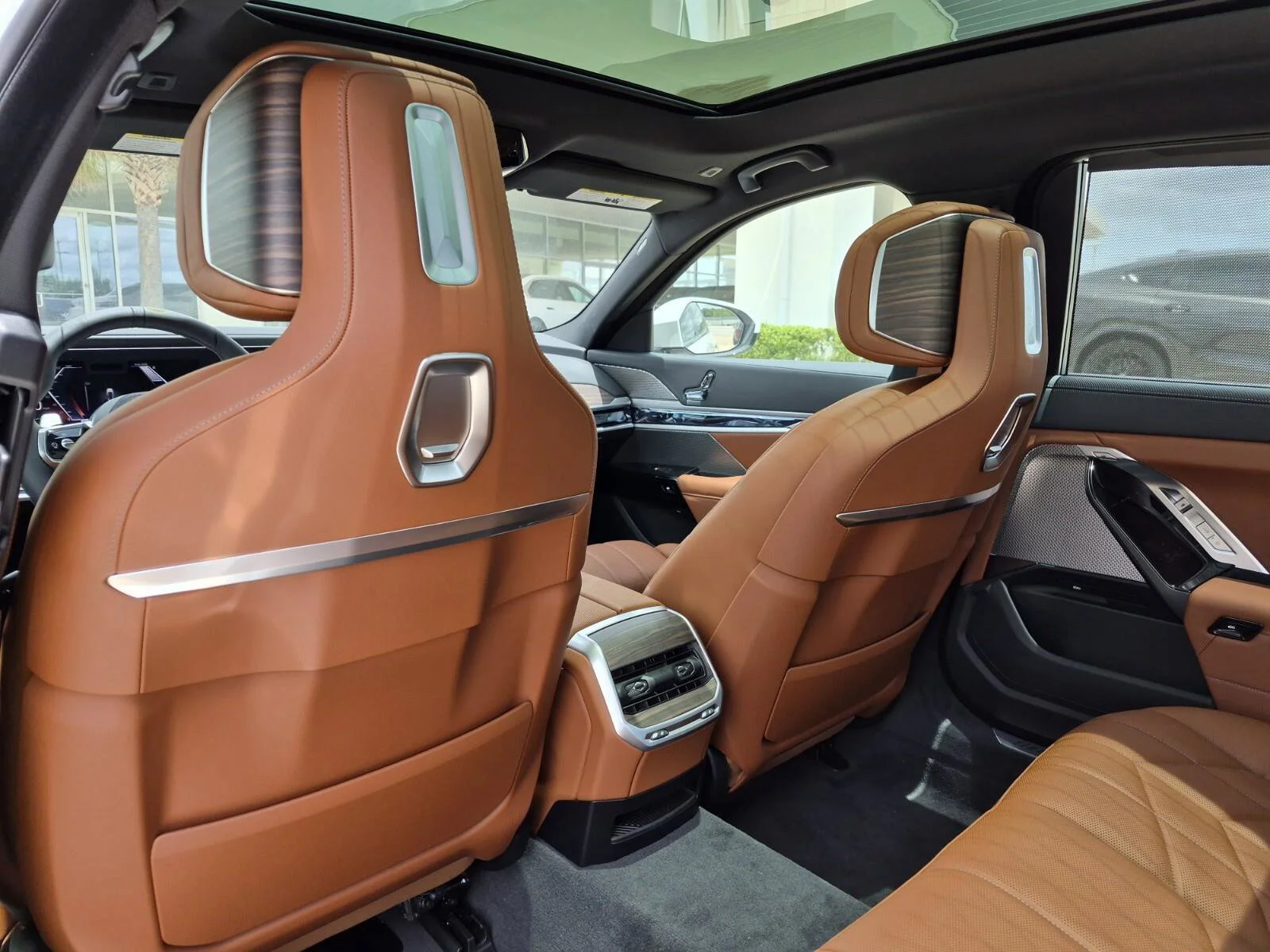 New 2026 Mineral White Metallic BMW 760i xDrive image 16