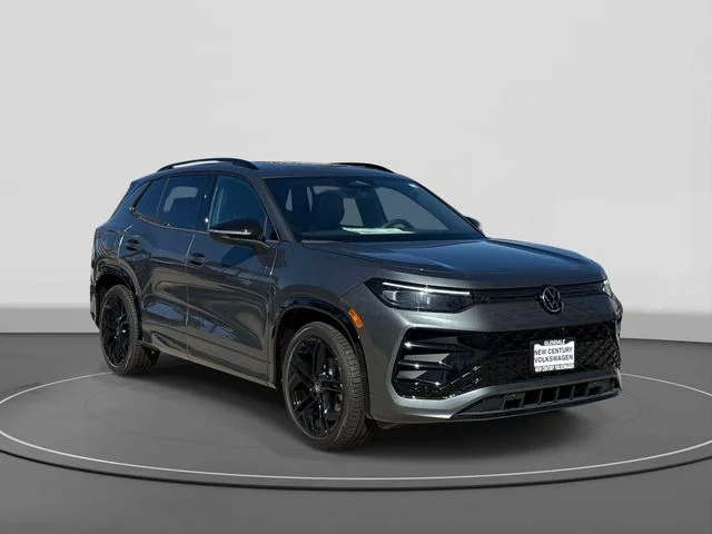2026 Volkswagen Tiguan 2.0T SE R-Line Black's photo