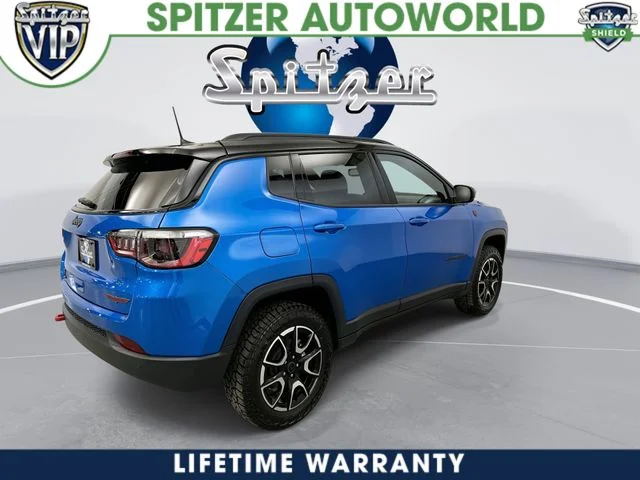 New 2026 Hydro Blue Pearl-Coat Exterior Paint Jeep Trailhawk image 9