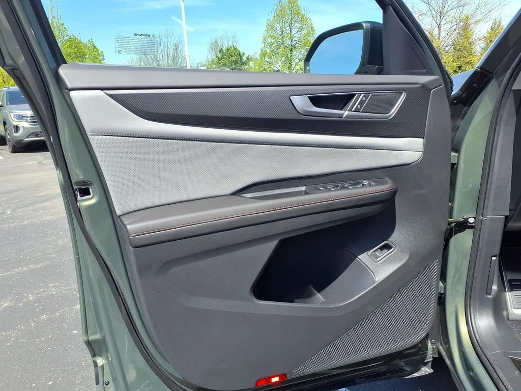 New 2026 Avocado Green Pearl Volkswagen 2.0T Peak Edition image 10