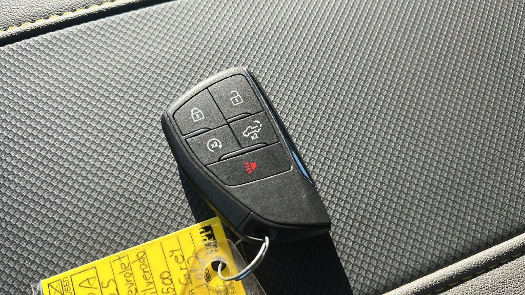 Used 2025 Gray Chevrolet ZR2 image 28