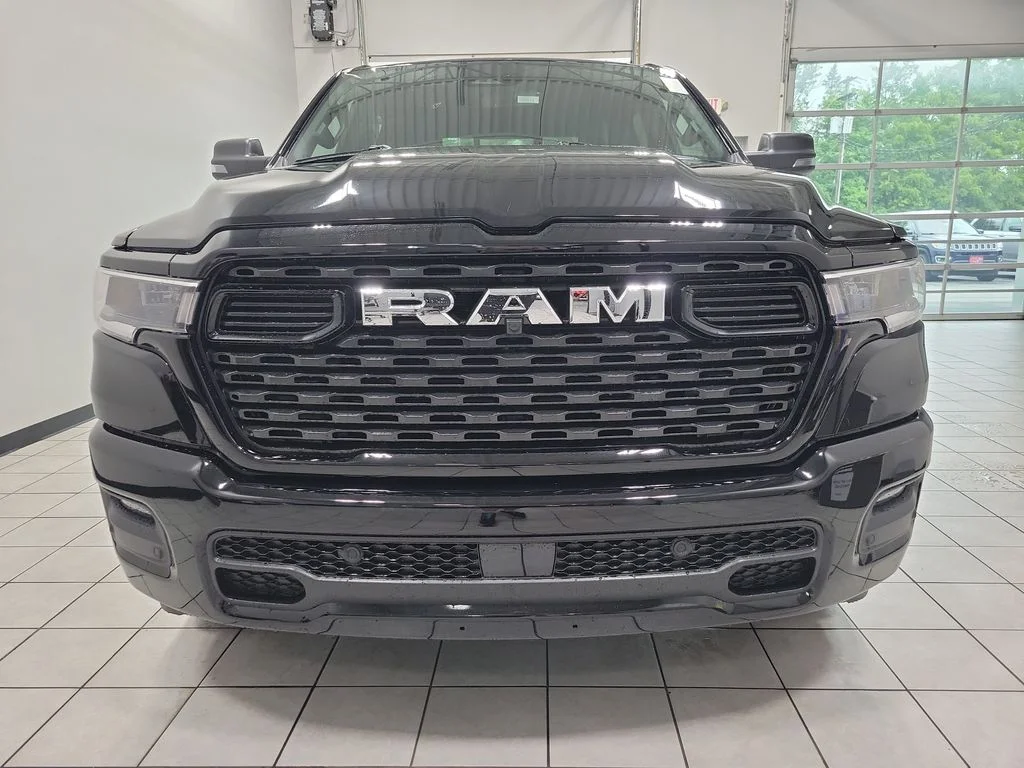 New 2026 Diamond Black Crystal Pearl-Coat Exterior Paint RAM Big Horn/Lone Star image 2
