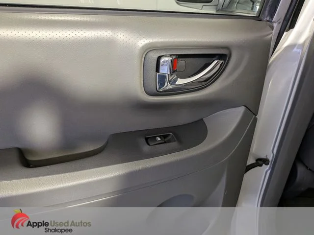 Used 2004 Silver Hyundai GLS image 25