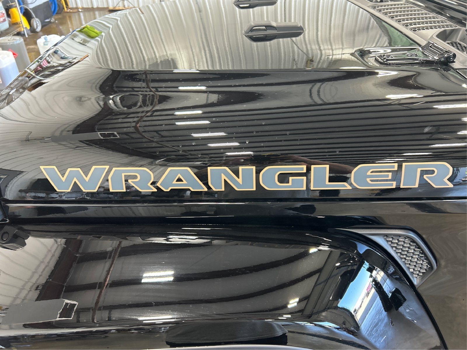 New 2026 Black Clear-Coat Exterior Paint Jeep 85th Anniversary Edition image 23