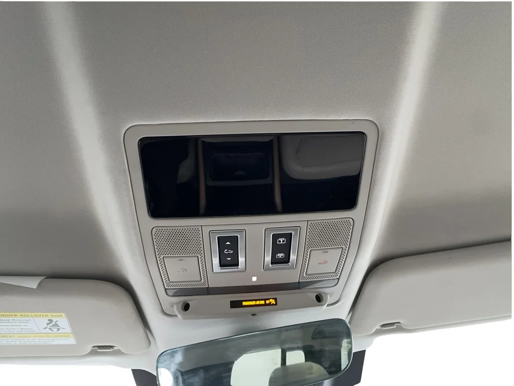 Used 2023 White Land Rover S image 43