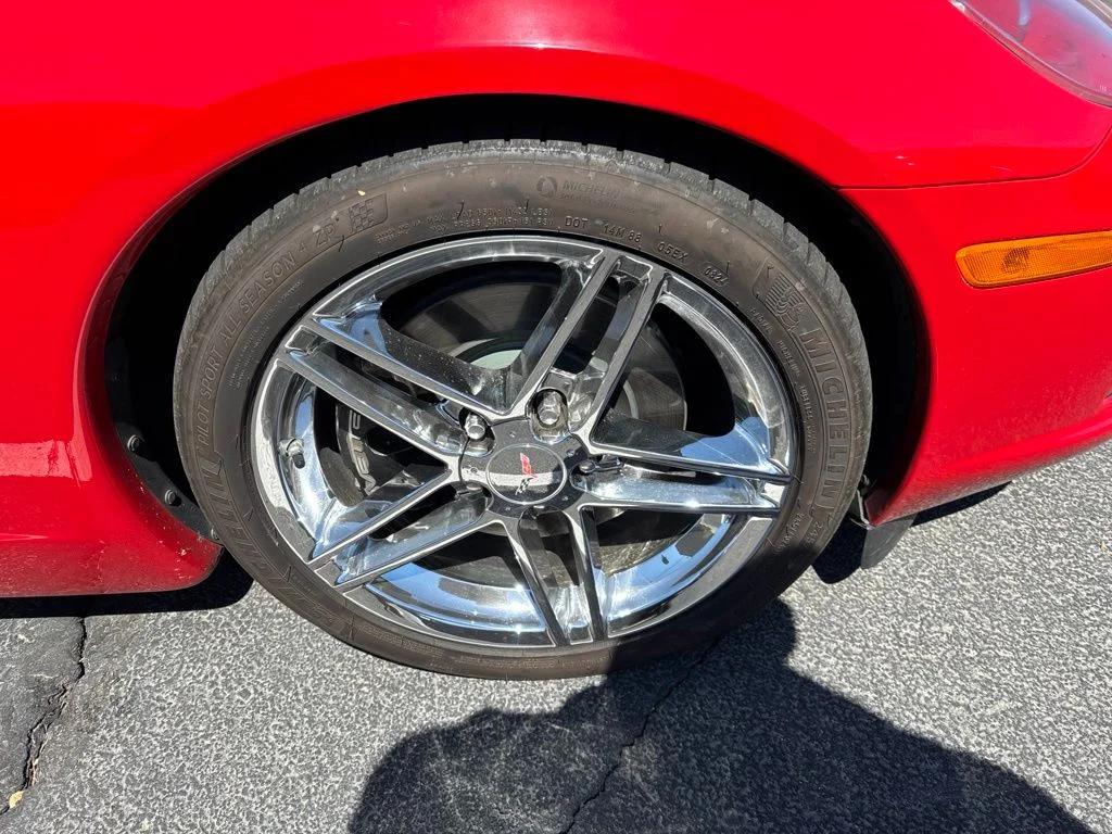 Used 2009 Red Chevrolet Base image 3