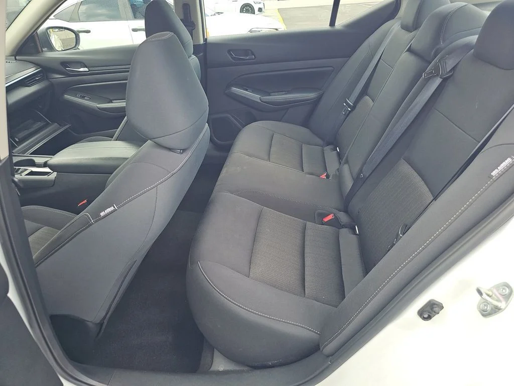 Used 2025 White Nissan 2.5 SV image 2