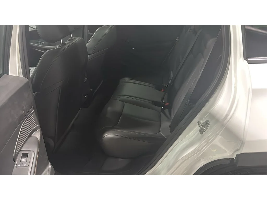 New 2026 Bright White Clear-Coat Exterior Paint Jeep Limited image 28