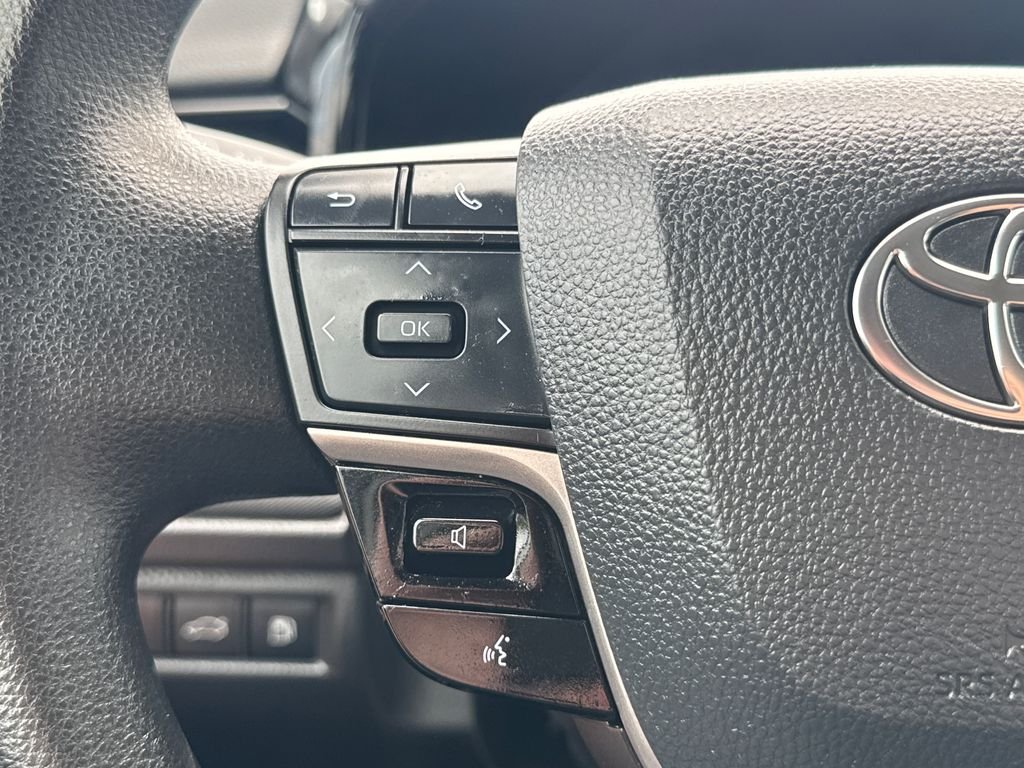 Used 2025 White Toyota LE image 18