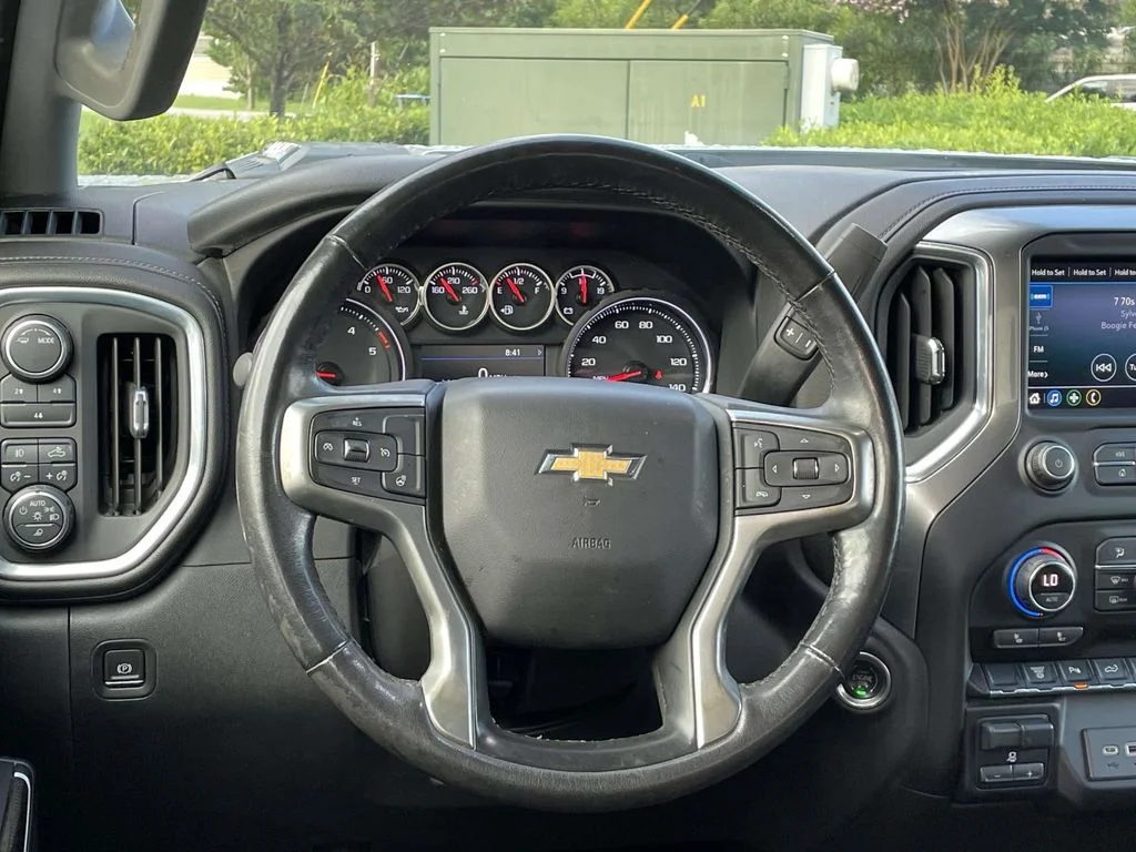 Used 2021 SILVER ICE METALLIC Chevrolet LT image 17