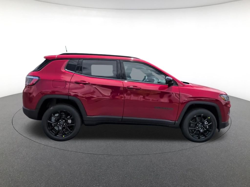 New 2026 Red Hot Pearl-Coat Exterior Paint Jeep Latitude image 4