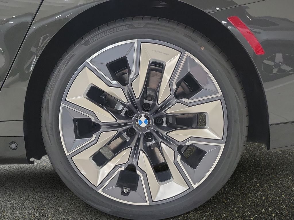 New 2026 Dravit Grey Metallic BMW 740i image 21