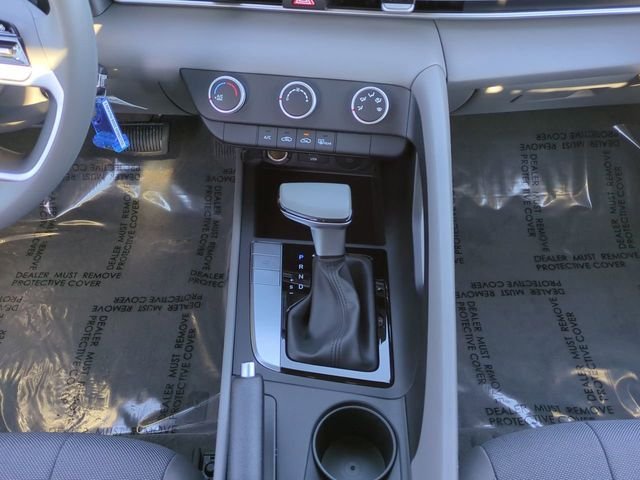 New 2026 White Hyundai SE image 43