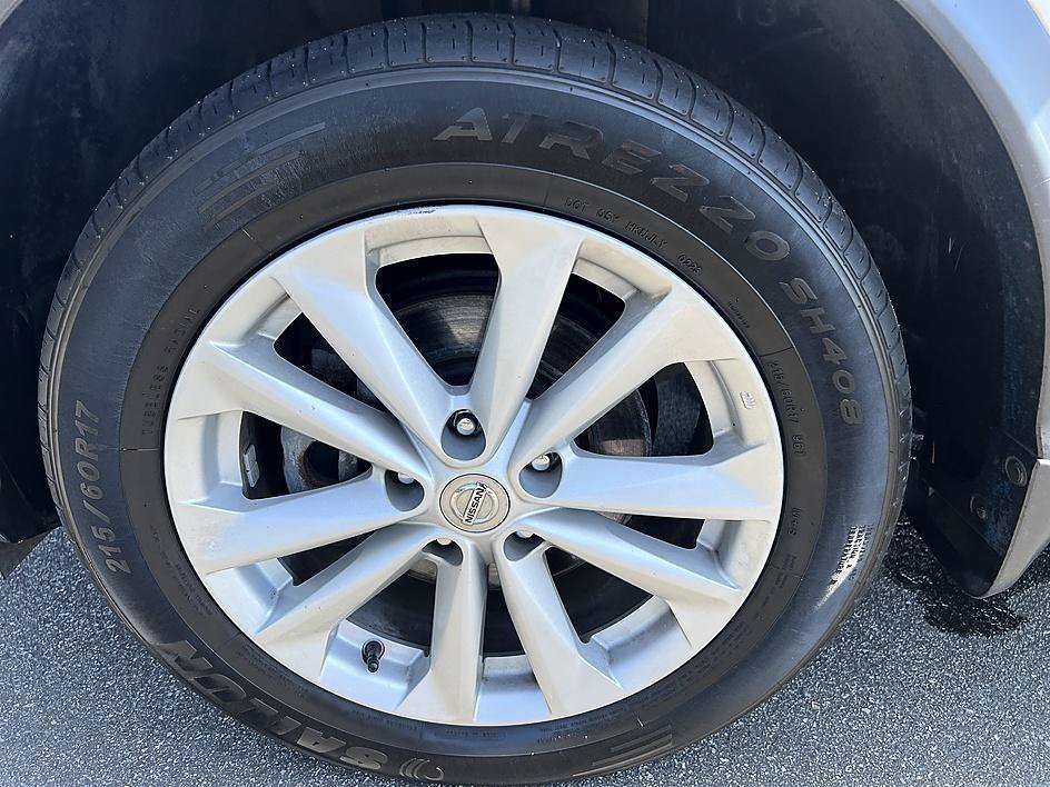 Used 2017 Glacier White Nissan S image 9