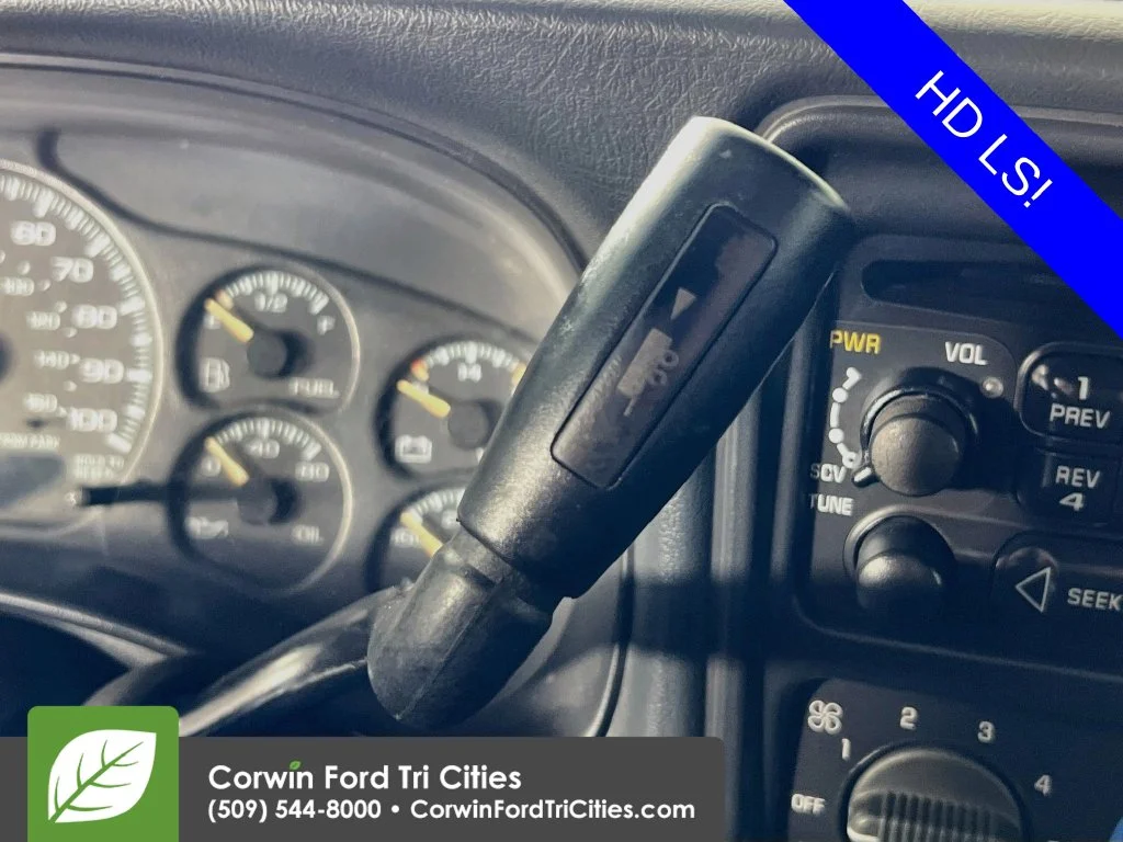 Used 2000 White Chevrolet LS image 9