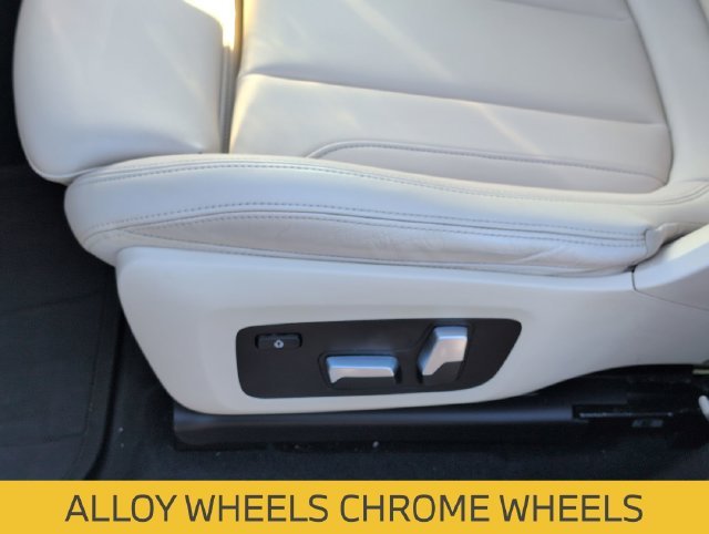 Used 2021 Alpine White BMW sDrive30i image 17